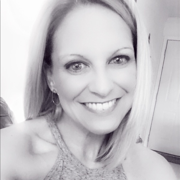 Meet your Posher, Shelley - Picture 1 of 6